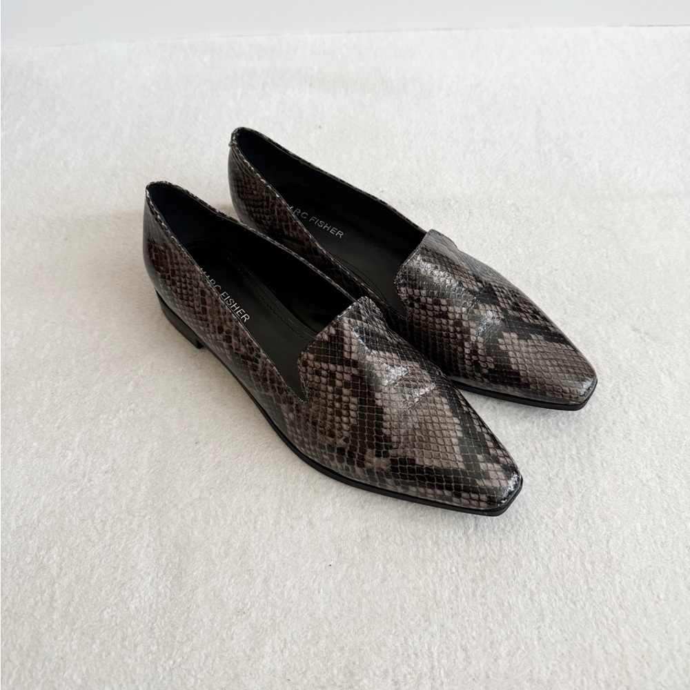 Marc Fisher Bravi 4 Gray Snakeskin Loafers Size 7.5